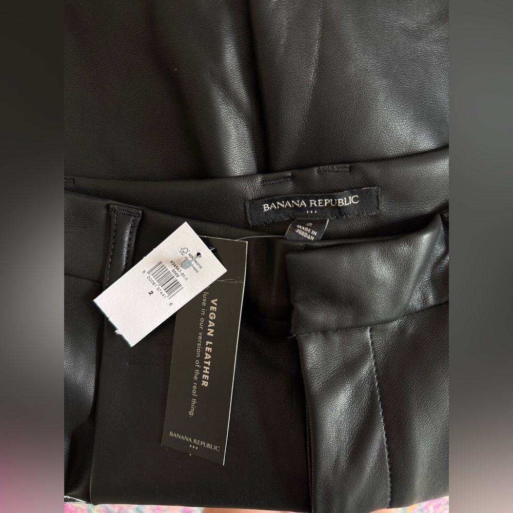 NWT Banana Republic Black High Waist Faux Leather Shorts size Small - Picture 4 of 4